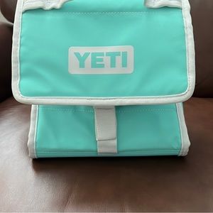 Yeti daytrip lunch bag excellent condition